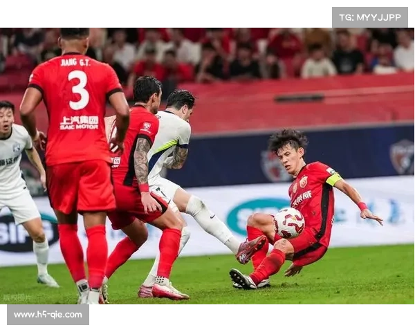 海港防守漏洞显现 连续16场失球成争冠隐忧 海港防守漏洞显现 连续16场失球成争冠隐忧