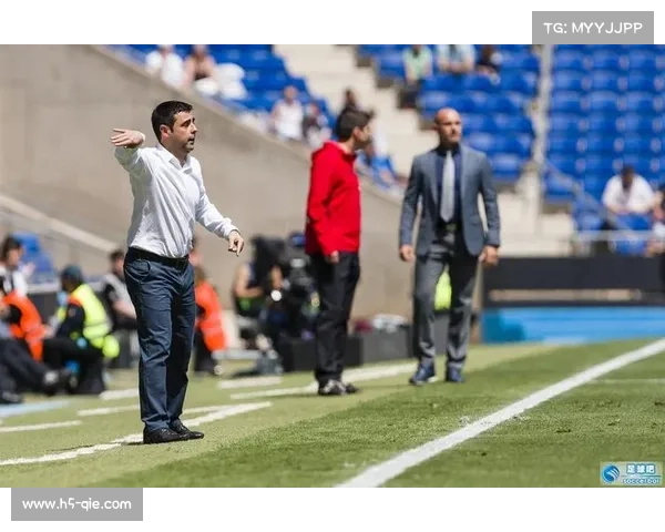 西班牙足协纪律委员会重罚塞维利亚,球员教练均遭禁赛 西班牙足协纪律委员会重罚塞维利亚,球员教练均遭禁赛