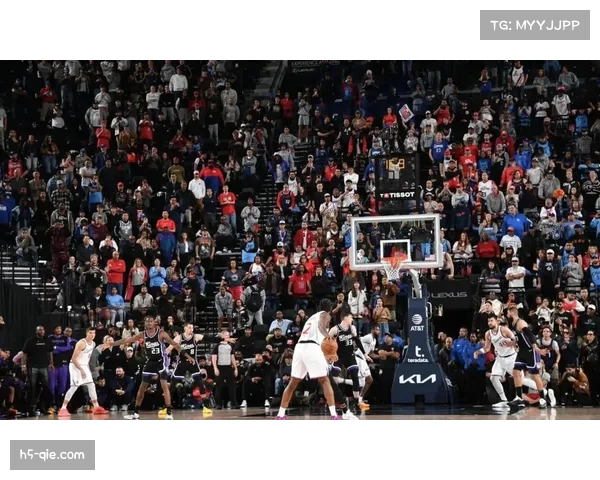 快船莱昂纳德单节完成3次抢断,直接转化为快攻得分